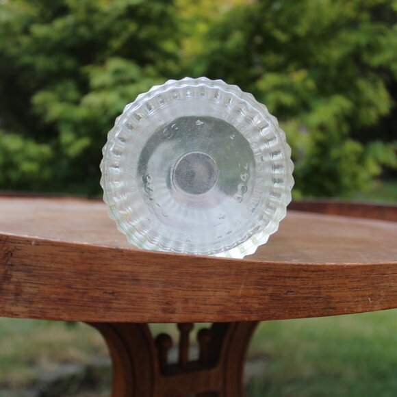 Vintage Diamond Point Glass Decanter โ Clear Pressed Glass with Stopper โ 11.75" - Picture 6 of 10